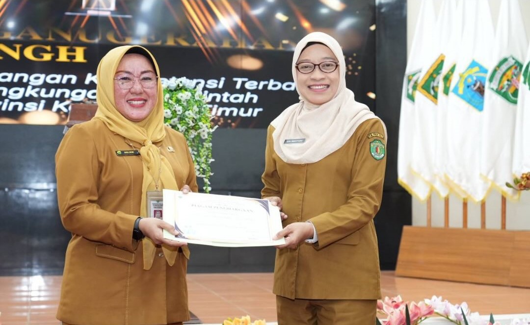 Sekretaris Daerah Provinsi Kaltim Sri Wahyuni dan Kepala BPSDM Kaltim Nina Dewi / Pemprov