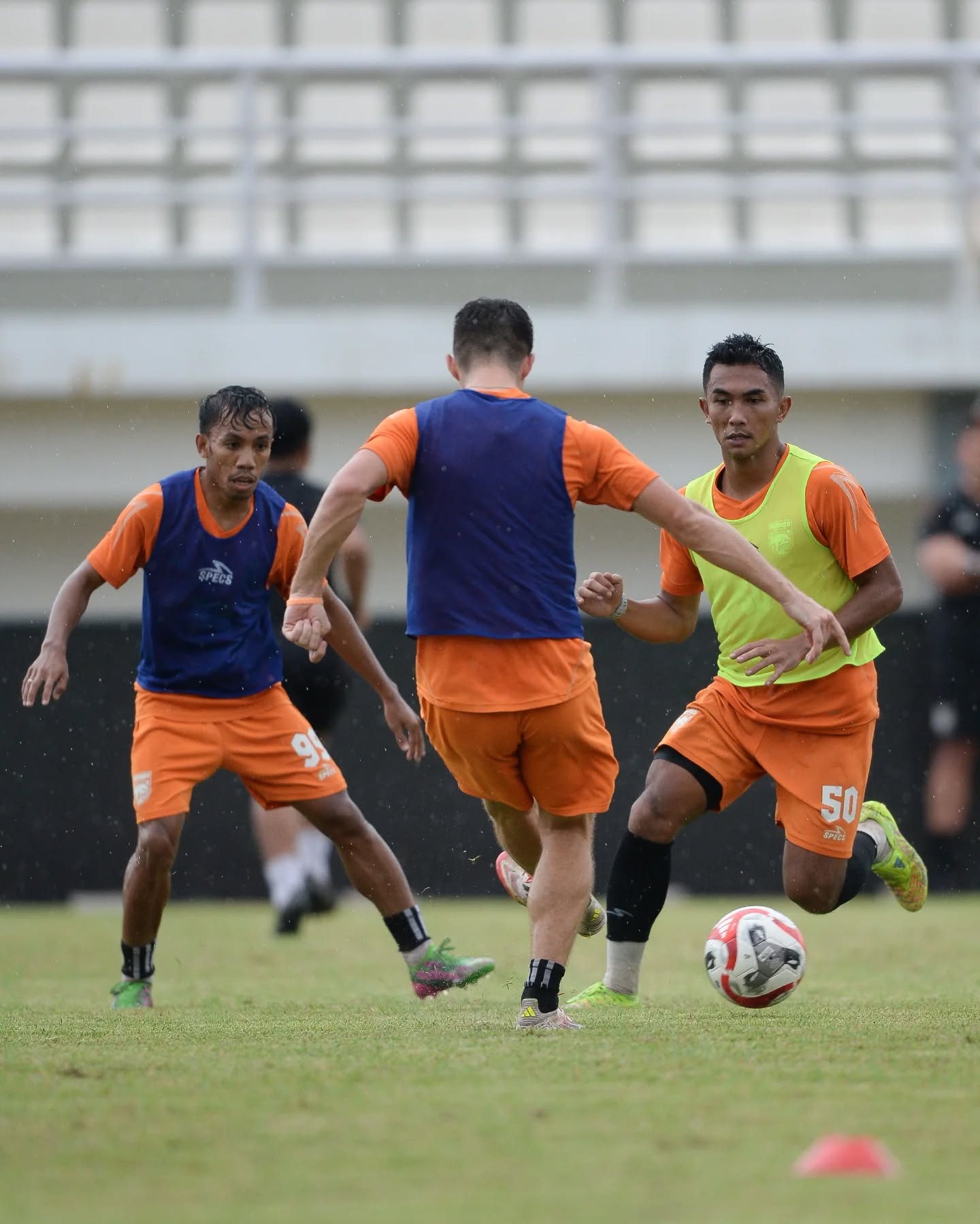 Para pemain Borneo FC menjalani latihan, persiapan jelang laga lawan Persib Bandung / FB Borneo FC