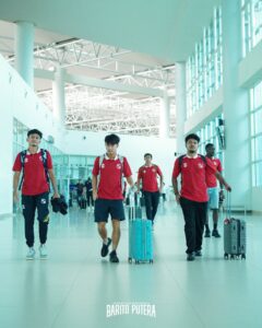Para pemain Barito Putera menuju Sidoarjo dengan target tiga poin / FB Barito Putera