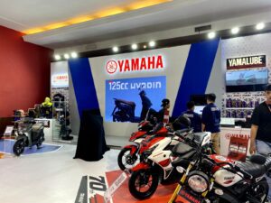 Booth Yamaha di IIMS 2026 tampil mencolok dengan deretan motor edisi spesial 70th Anniversary dan model terbaru yang jadi magnet pengunjung.