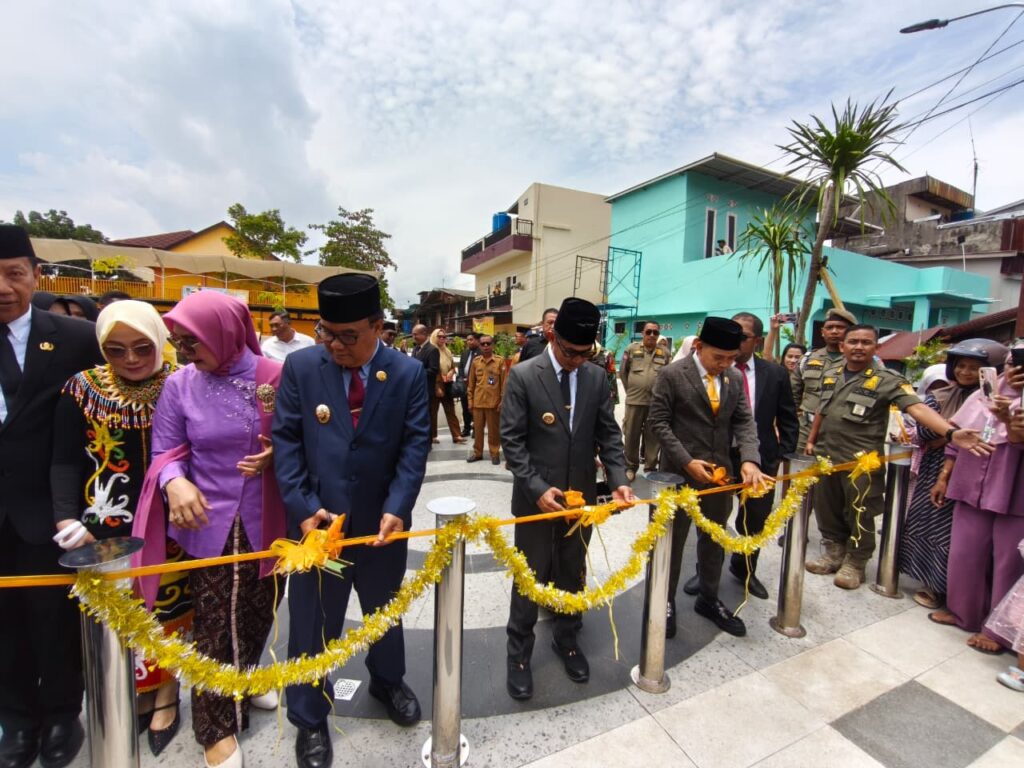 Taman Kampung Baru resmi dibuka dan langsung menjadi ruang terbuka hijau yang bisa dinikmati warga Balikpapan, dari anak-anak hingga orang tua, sebagai tempat bermain, bersantai, dan berkumpul.