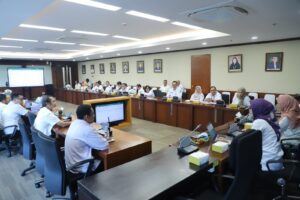 Pemerintah Provinsi Kalimantan Timur mematangkan rangkaian agenda Safari Ramadan Gubernur dan Wakil Gubernur Kaltim Tahun 2026 melalui rapat persiapan yang digelar di Ruang Rapat Tepian II Kantor Gubernur Kaltim, Rabu (18/2/2026)