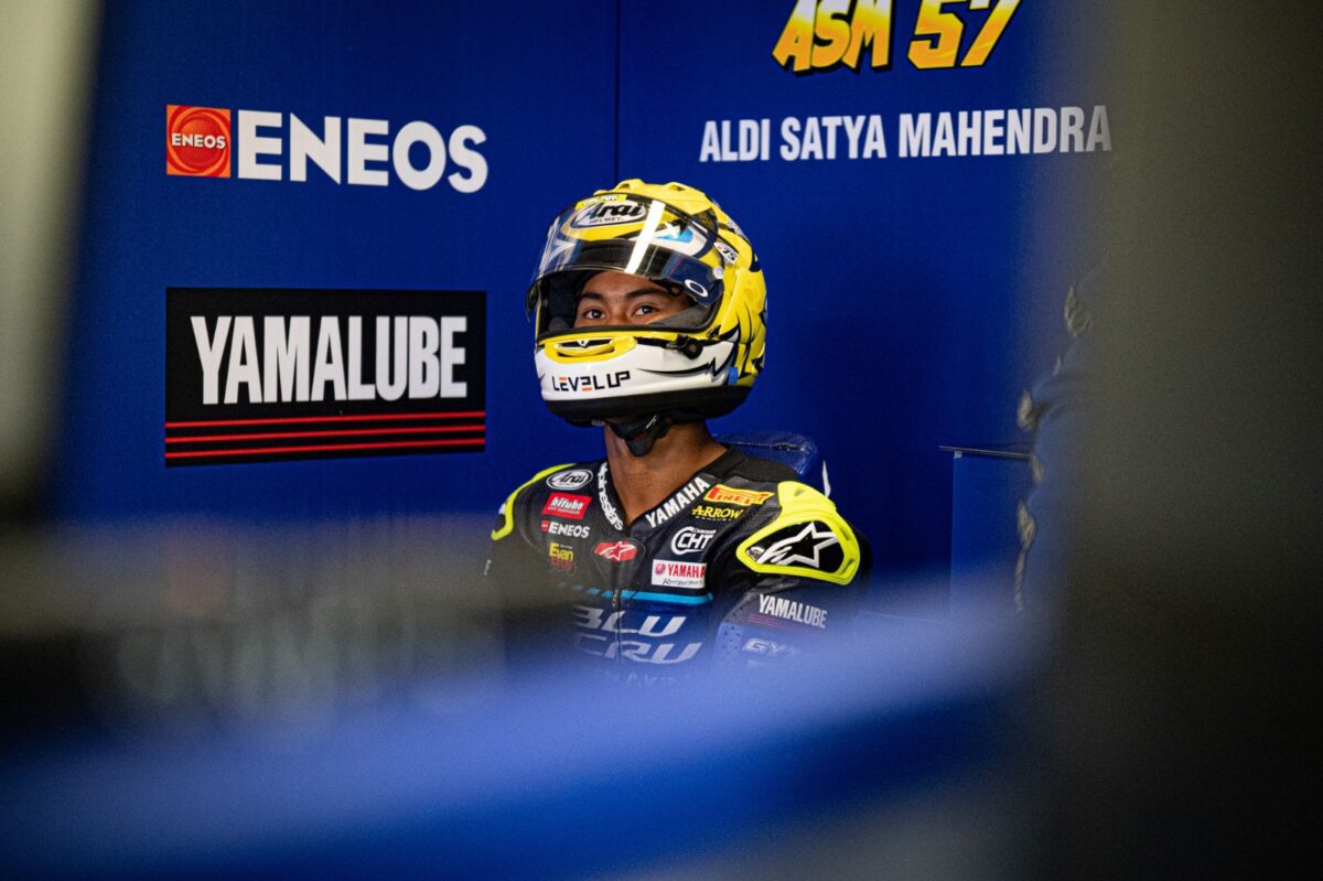 Aldi Satya Mahendra bersiap di paddock jelang seri pembuka World Supersport 2026