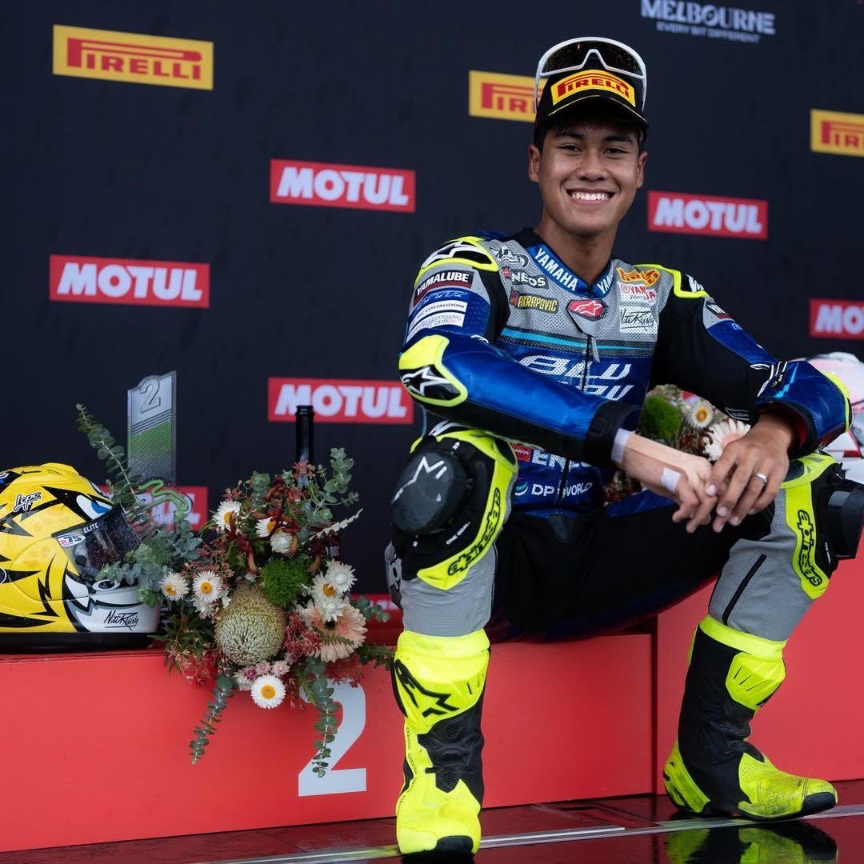 Aldi Satya Mahendra tersenyum bangga di podium usai finis kedua pada seri pembuka World Supersport di Australia