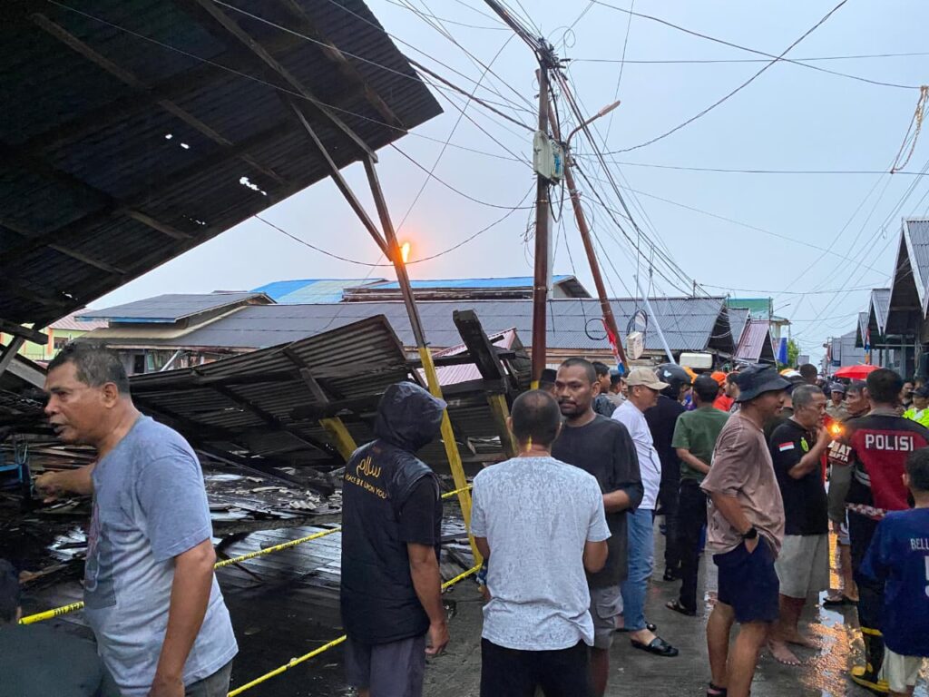 Bangunan roboh di Jalan 21 Januari, Gang Telaga Mas, RT 9, Kelurahan Baru Tengah, Balikpapan Barat