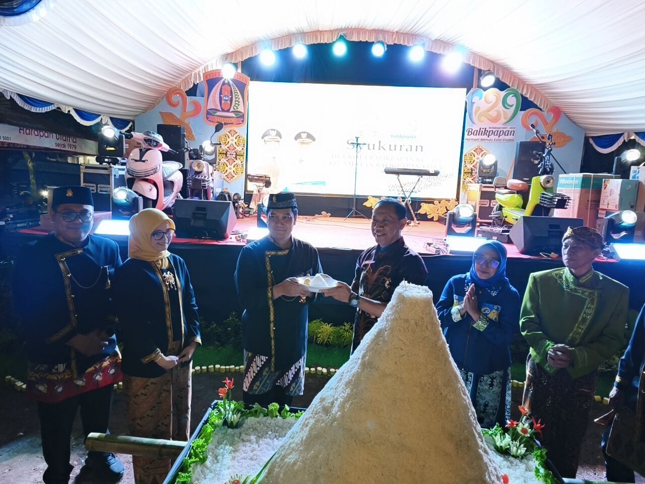 Pemkot Balikpapan merayakan Ulang Tahun dengan cara berbeda, sederhana, di kawasan Bendali Telaga Sari, Selasa malam (10/2/2026)