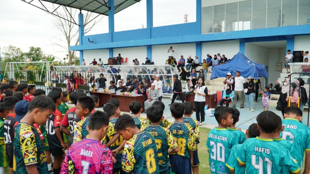 Turnamen sepak bola kelompok umur bergengsi, Piala Wali Kota U-12, resmi dibuka pada Sabtu (14/2/2026) sore di Training Center Batakan, Balikpapan.