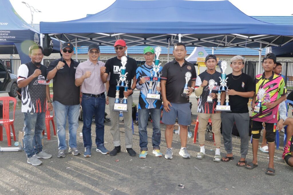 Para pemenang Kejurnas Layang-layang di Samarinda / Pemprov