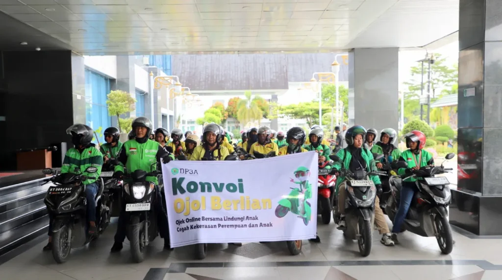 Konvoi Ojol Berlian (Ojek Online Bersama Lindungi Anak, Cegah Perempuan dan Anak) di Kantor Gubernur Kalimantan, Senin (9/2/2026).