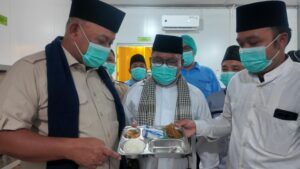 Kepala BGN, Dadan Hindayana saat meninjau SPPG (foto : BGN)