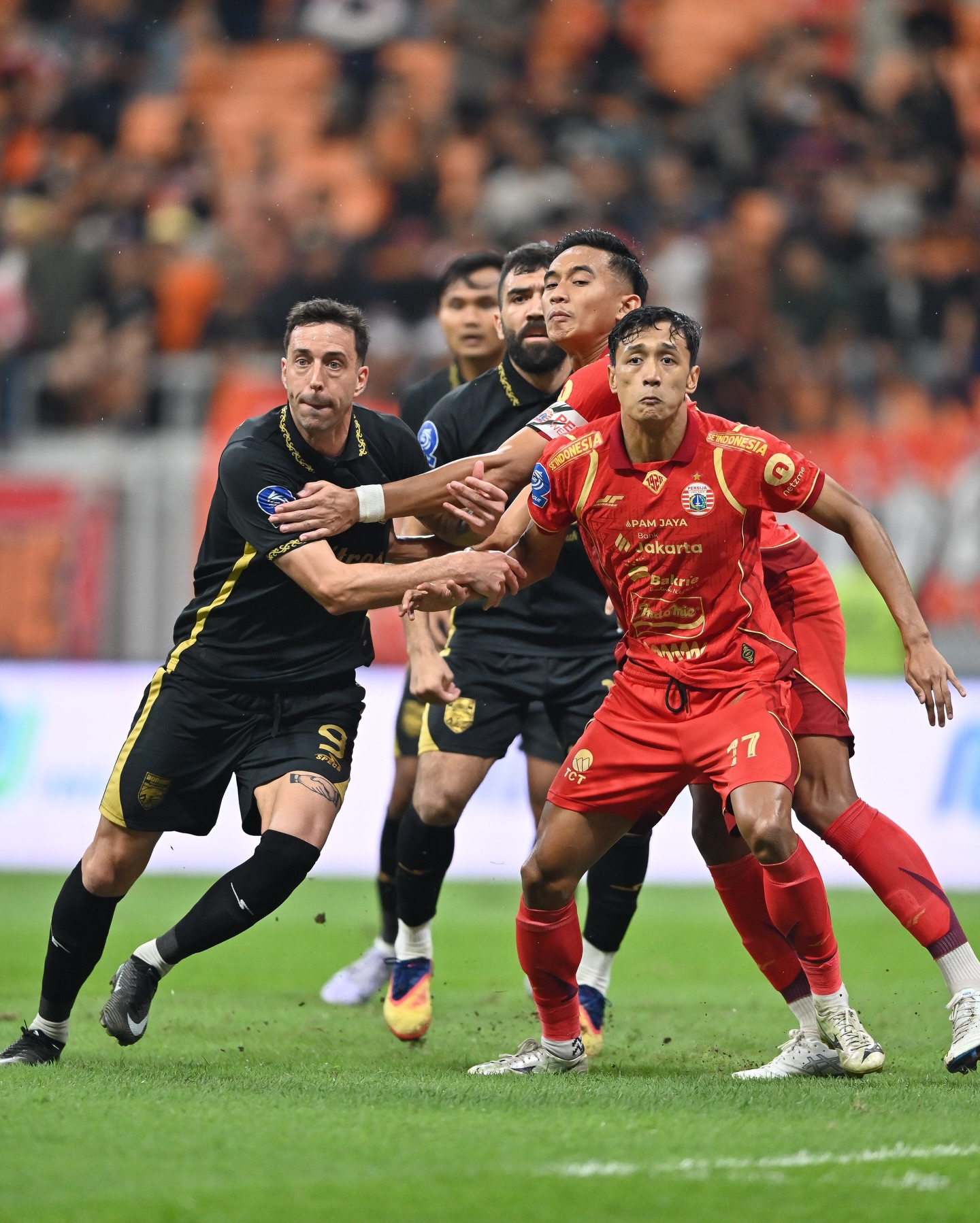 Laga Persija Jakarta vs Borneo FC Samarinda yang berakhir dengan skor 2-2 / FB Borneo