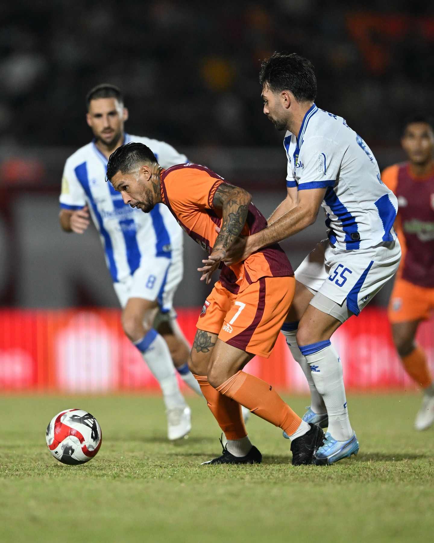 Laga Borneo FC Samarinda vs Persib Bandung yang berakhir imbang 1-1 (foto : Oficial Borneo FC)