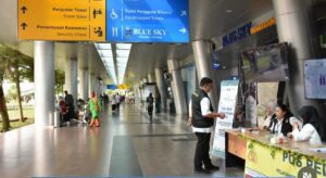 Layanan Konsultasi Keluarga dan Kontrasepsi Gratis di Bandara APT Pranoto Samarinda (foto : BKKBN Kaltim)