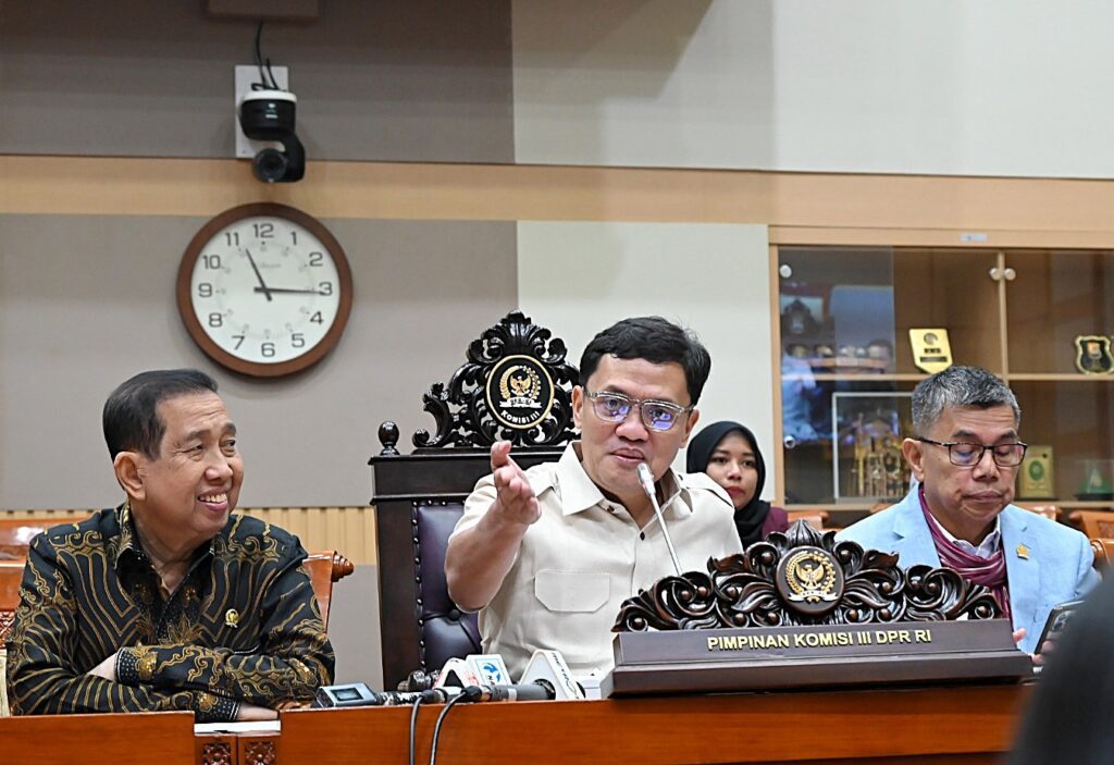 Ketua Komisi III DPR RI Habiburokhman dalam rapat khusus Komisi III DPR RI yang membahas perkembangan penanganan kasus penyiraman air keras terhadap aktivis Andrie Yunus di Kompleks Parlemen, Senayan, Jakarta, Senin (16/3/2026). Foto : Ariefman/Andri/DPR