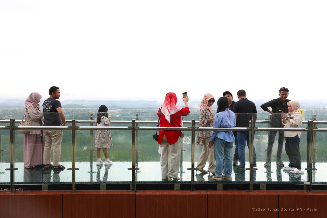 Jembatan Kaca & Glamping IKN (foto : Humas IKN)