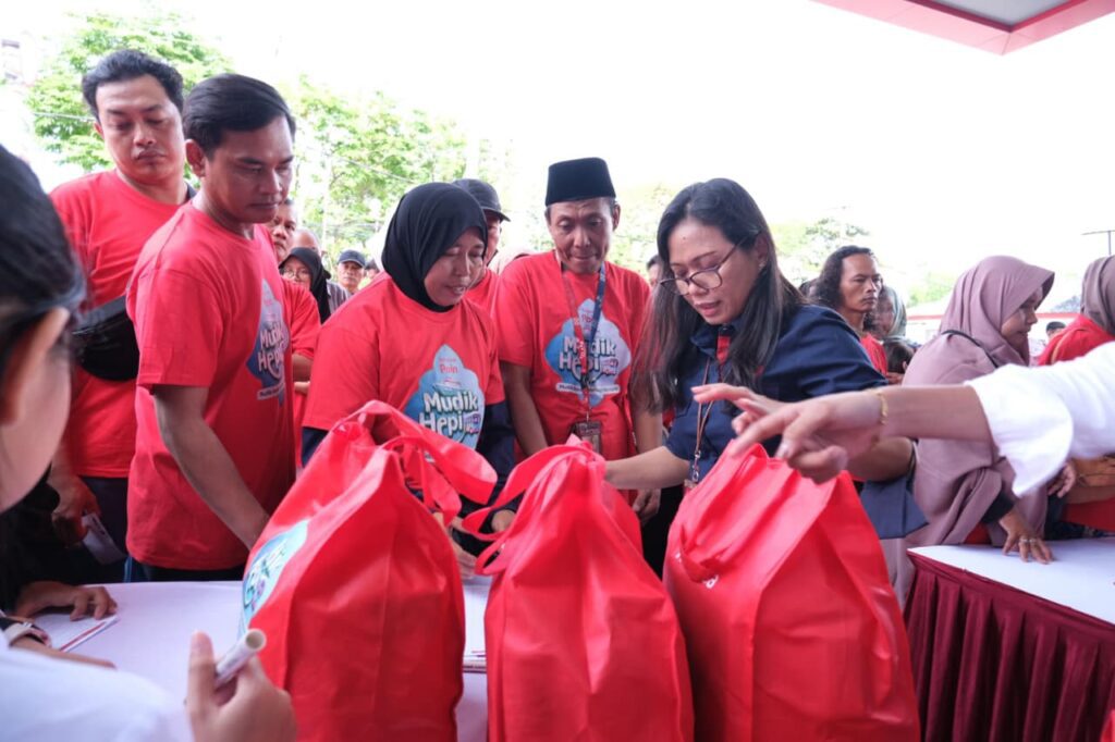 Telkomsel memberangkatkan 200 warga dari Balikpapan melalui program Mudik Hepi 2026. Pelepasan peserta dilakukan secara simbolis di halaman GraPari Telkomsel Balikpapan, Selasa (12/3).