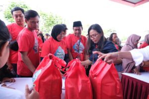 Telkomsel memberangkatkan 200 warga dari Balikpapan melalui program Mudik Hepi 2026. Pelepasan peserta dilakukan secara simbolis di halaman GraPari Telkomsel Balikpapan, Selasa (12/3).