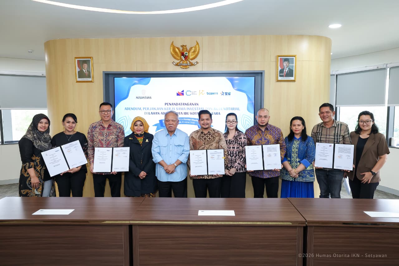 Otorita IKN bersama sejumlah investor menandatangani tiga perjanjian kerja sama baru serta dua adendum perjanjian kerja sama di Kantor Balai Kota Otorita IKN, pada Senin (16/3/2026). (foto : Humas Otorita IKN)