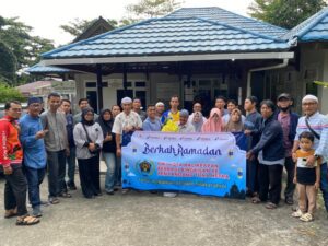 Penyerahan bingkisan Ramadan oleh PWI Kota Balikpapan kepada penyandang tunanetra