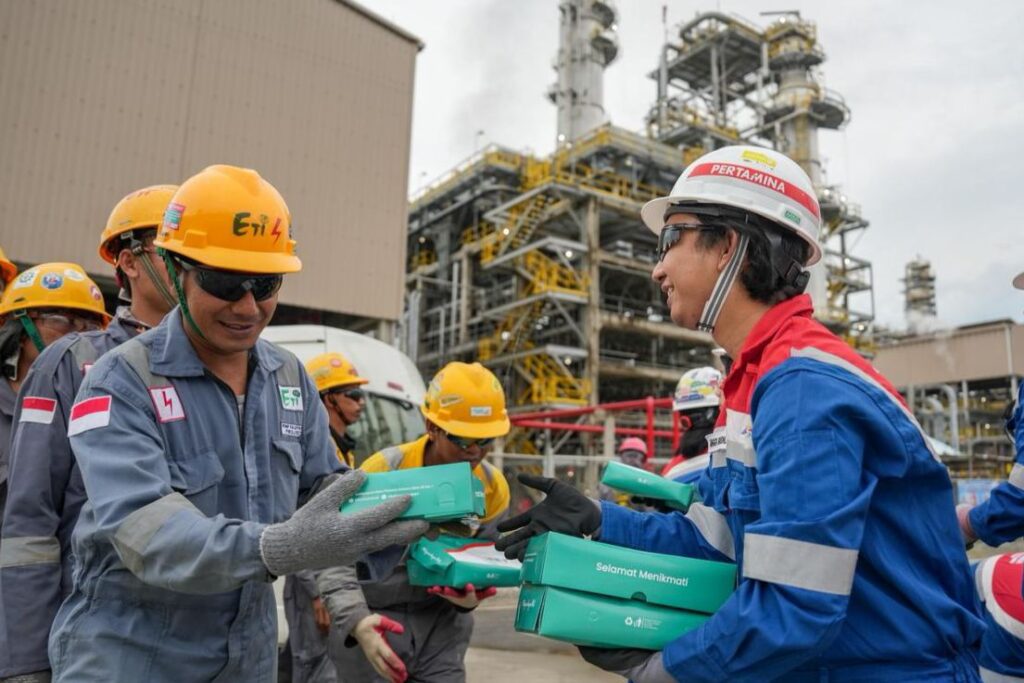 Melalui program Energizing Iftar On The Site, PT Kilang Pertamina Balikpapan (KPB) membagikan 3.300 paket buka puasa kepada pekerja di Balikpapan dan Lawe-Lawe.