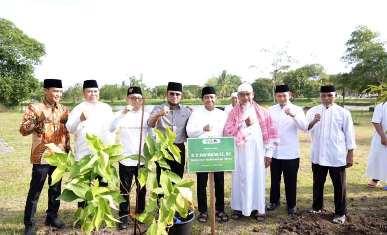 Gubernur Kaltim Rudy Mas'ud dan Menteri Kehutanan Raja Juli Antoni di Pondok Pesantren Hidayatullah Gunung Tembak, Balikpapan