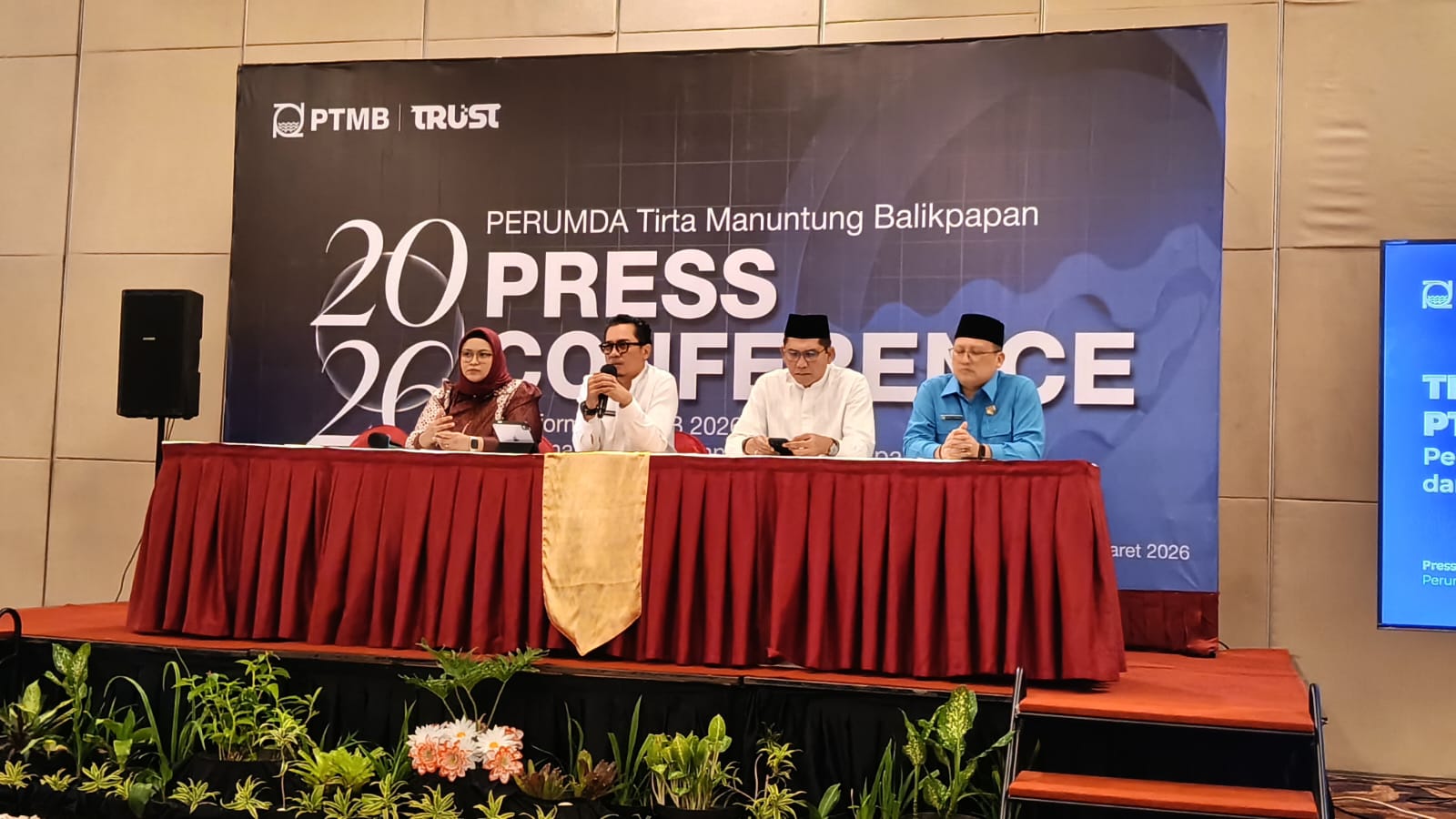 Direktur Utama PTMB Yudi Saharudin saat menggelar konfrensi pers