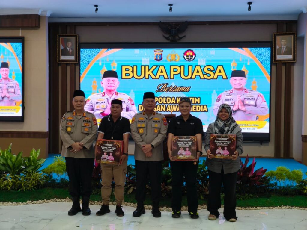 Polda Kaltim menggelar buka puasa bersama wartawan (foto : Polda Kaltim)