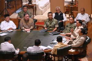 Presiden Prabowo Subianto menerima sejumlah menteri Kabinet Merah Putih dalam pertemuan yang digelar di kediaman pribadinya di Hambalang, Bogor, Jawa Barat, Senin (09/03/2026) (foto : BPMI Setpres)