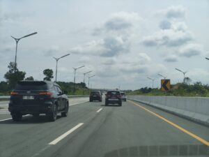 Balai Besar Pelaksanaan Jalan Nasional (BBPJN) Kalimantan Timur resmi mengoperasikan ruas tol menuju IKN secara fungsional sepanjang 52,5 kilometer mulai hari ini, Kamis (12/3/2026)