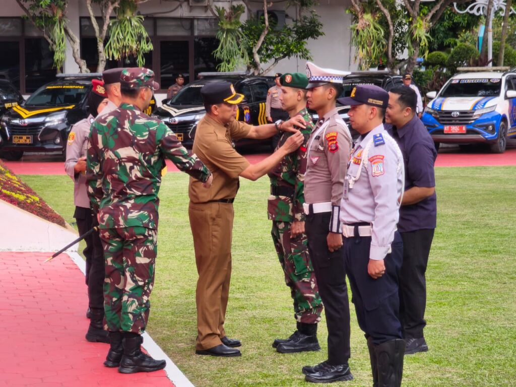 Penjabat (Pj) Sekretaris Daerah Kota Balikpapan, Agus Budi, saat memimpin apel gelar pasukan (foto : inibalikpapan)