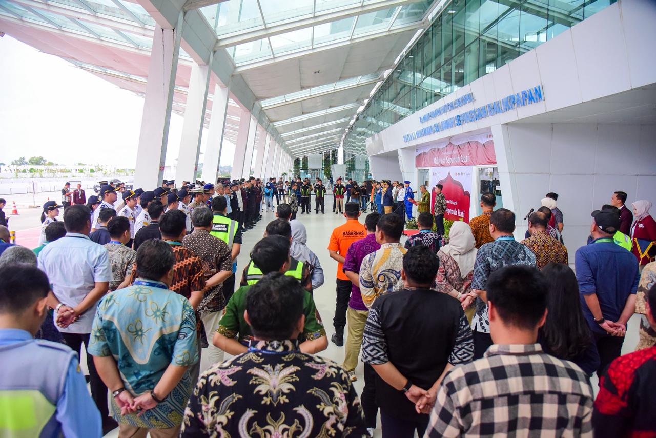 Apel pembukaan Posko Terpadu Angkutan Udara Lebaran 2026 di Bandara SAMS Sepinggan Balikpapan ( foto : Humas Angkasa Pura Balikpapan )