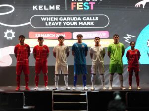 Kelme Indonesia resmi meluncurkan jersey terbaru Tim Nasional Indonesia melalui festival bertajuk Leave Your Mark Fest 2026 yang akan diselenggarakan pada 12 - 15 Maret 2026 di Plaza Utara Stadion Gelora Bung Karno, Jakarta (foto : {PSSI)
