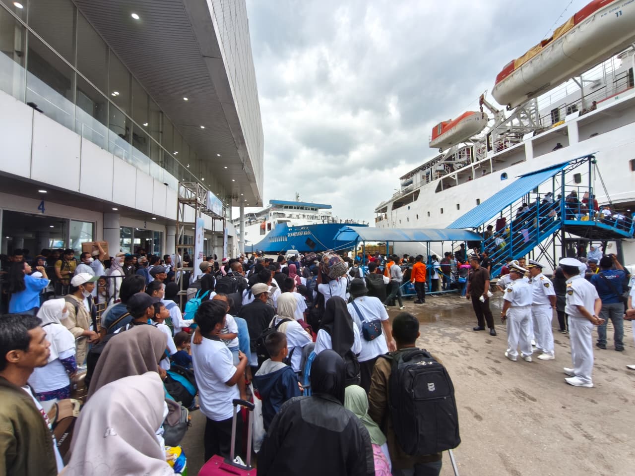 Arus mudik Lebaran 2026 melalui program mudik gratis yang diselenggarakan BUMN di Pelabuhan Semayang Balikpapan, Sabtu (14/3/2026) (foto : Samsul/Inibalikpapan)