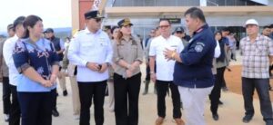Wakil Gubernur Kalimantan Timur, Seno Aji, meninjau langsung progres pembangunan Bandara Ujoh Bilang di Kabupaten Mahakam Ulu, Kalimantan Timur.