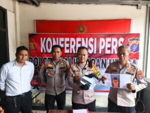 Kapolsek Balikpapan Utara Kompol Muhammad Reza saat konfrensi pers (Inibalikpapan/Samsul)