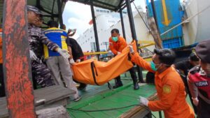 Penumpang Kapal DLN Saiful Bakri Ditemukan Meninggal Dunia di Perairan Paser (foto : IST/Samsul/Inibalikpapan)