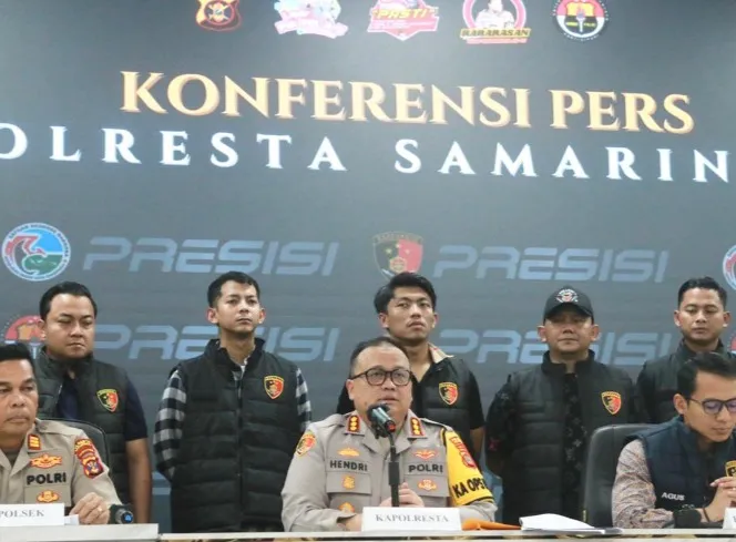 Polresta Samarinda menggelar konferensi pers di Aula Rupatama, Minggu (22/3/2026), polisi membeberkan kronologi hingga penangkapan dua tersangka utama. (foto : Polda)