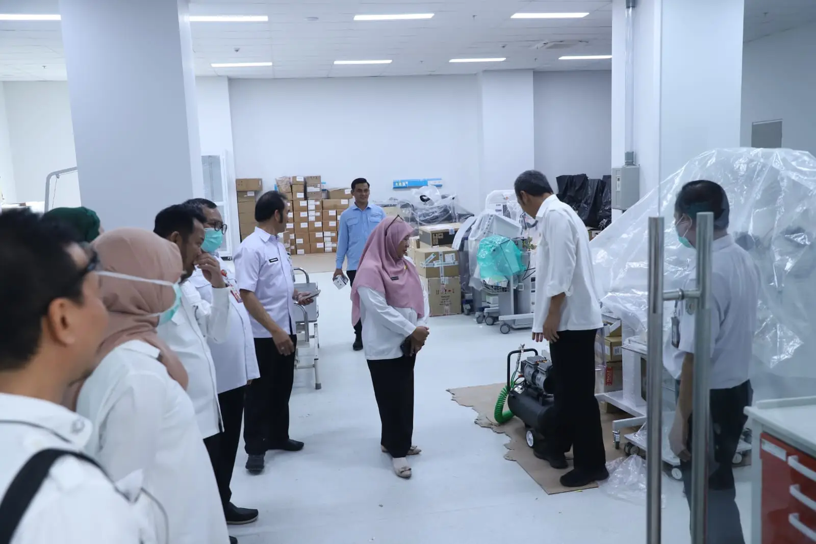 Gubernur Kaltim Rudy Didampingi Sekretaris Daerah Sri Wahyuni serta jajaran Kepala Perangkat Daerah, diantaranya, Kepala Dinas Kesehatan Kaltim, dr. Jaya Mualimin, Kepala Diskominfo, H.M.Faisal sidak ke RSUD Kanujoso Djatiwibowo Balikpapan (foto : Pemprov)