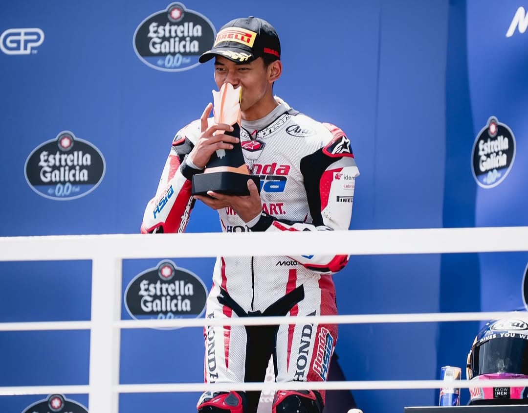 Pembalap muda Indonesia, Veda Ega Pratama, mencetak sejarah dengan meraih podium ketiga pada seri Brasil 2026 di ajang Moto3, Minggu (22/3) (foto : IG Veda Egapratama)