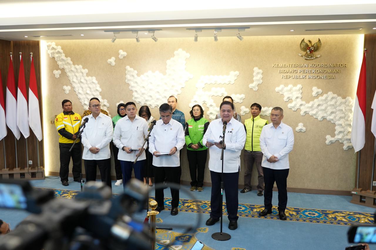 Menteri Koordinator Bidang Perekonomian Airlangga Hartarto dalam Konferensi Pers terkait Kebijakan THR, BHR, dan Stimulus Ekonomi Idulfitri, Selasa (3/03) / Kemenko Ekon