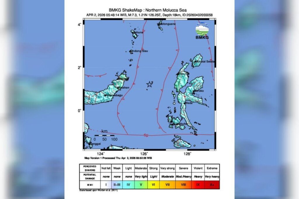 Kamis 02 April 2026 pukul 05.48.14 WIB wilayah Pantai Barat Daya Pulau Batang Dua, Ternate, Maluku Utara diguncang gempa tektonik. Hasil analisis BMKG menunjukkan gempabumi ini memiliki parameter update dengan magnitudo M7,6. Episenter gempabumi terletak pada koordinat 1,25° LU ; 126,27° BT, atau tepatnya berlokasi di laut pada jarak 129 Km arah Tenggara Bitung, Sulawesi Utara pada kedalaman 33 km