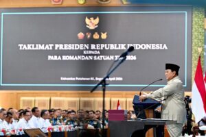 Presiden Prabowo Subianto memberikan taklimat kepada para Komandan Satuan TNI Tahun 2026 dalam sebuah acara yang digelar di Universitas Pertahanan, Kabupaten Bogor, Jawa Barat, pada Kamis (30/04/2026).