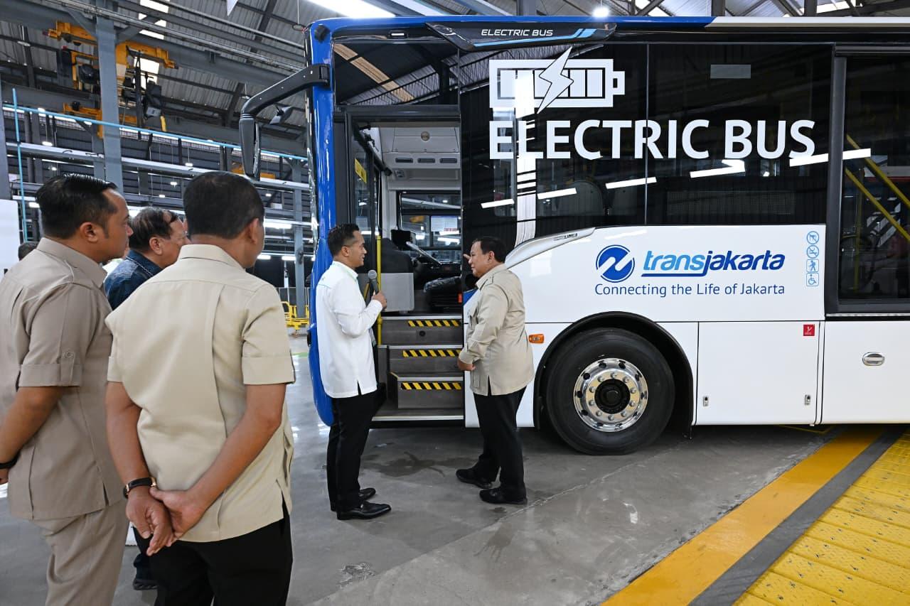 Presiden Prabowo saat meresmikan pabrik kendaraan listrik PT VKTR Sakti Industries di Magelang, Kamis (9/4/2026) (BPMI Setpres)