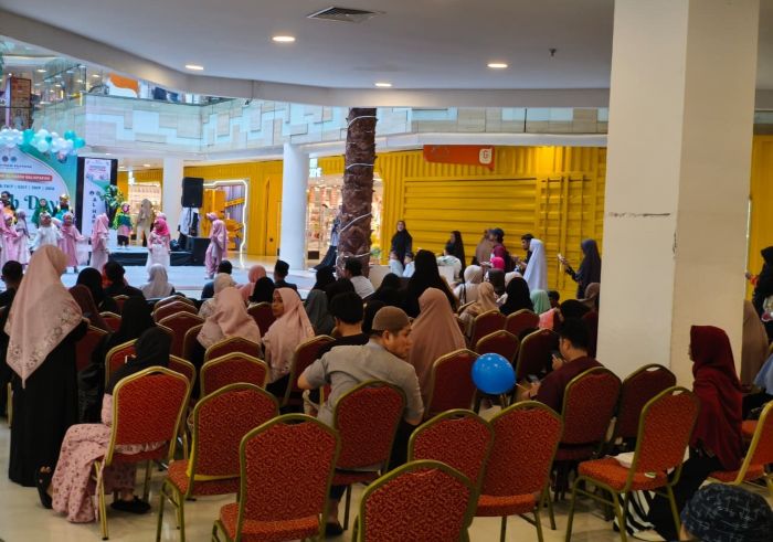 Kegiatan English Day 2026 yang diinisiasi Sekolah Integral Luqman Al Hakim di Plaza Balikpapan, Jumat (3/4/2026). (foto : inibalikpapan/Samsul)