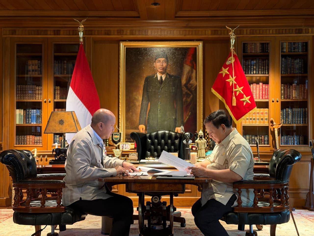 Presiden Prabowo Subianto menerima Menteri Investasi dan Hilirisasi/Kepala Badan Koordinasi Penanaman Modal (BKPM) sekaligus Kepala Badan Pengelola Investasi Daya Anagata Nusantara (BPI Danantara) Rosan Perkasa Roeslani di kediaman pribadinya di Hambalang, Kabupaten Bogor, Jawa Barat, pada Jumat (24/04/2026