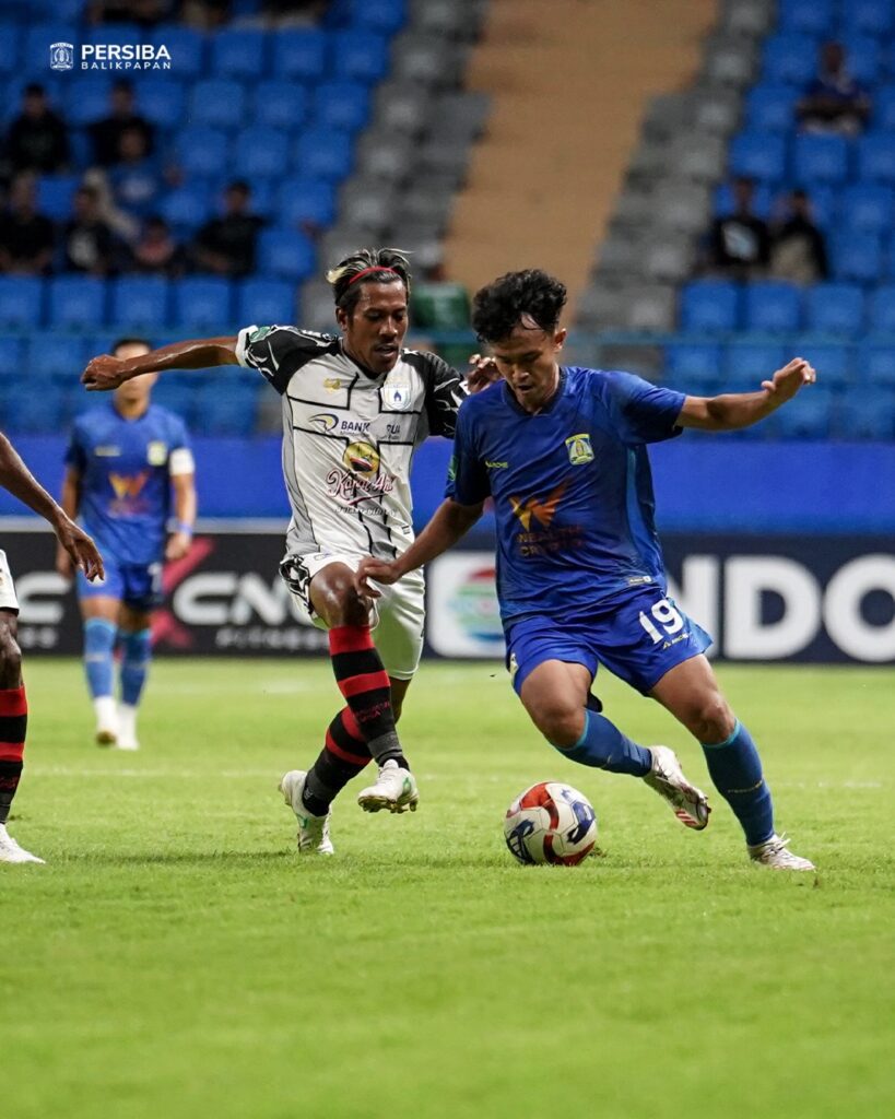 Laga Persiba Balikpapan vs Persipura Jayapura yang berakhir 0-1 (foto : Oficial Persiba)