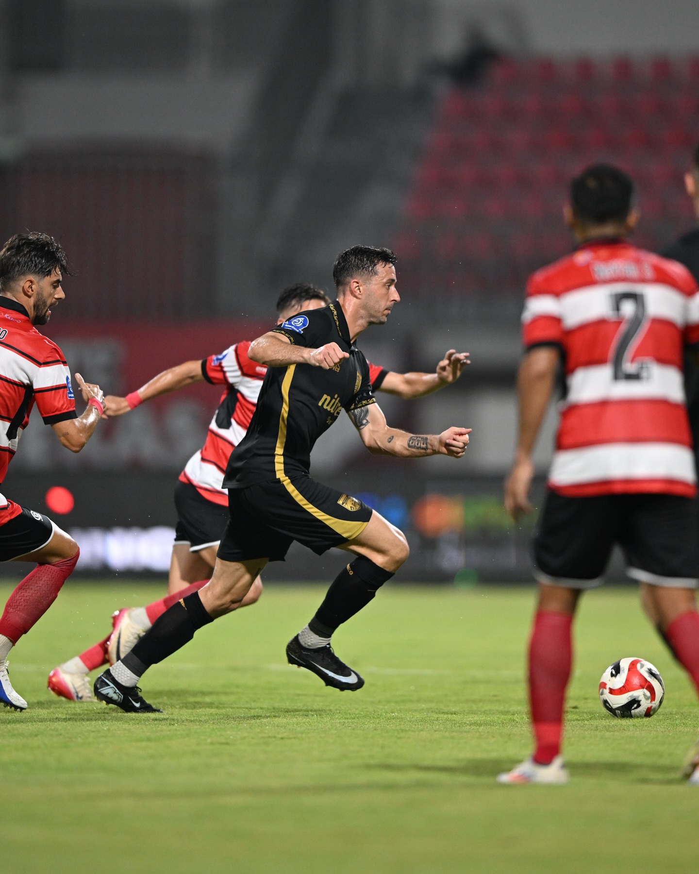 Laga Madura United FC vs Borneo FC yang berakhir dengan skor 1-3 (foto : Oficial Borneo FC)