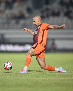 Bek tangguh Borneo FC Samarinda, Westherley Garcia atau yang akrab disapa Caxambu (foto : Oficial Borneo FC)