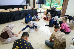 Otorita IKN menyelenggrakan pelatihan anyaman rotan dan ukir kayu untuk masyarakat delineasi IKN pada 13-17 April 2026.