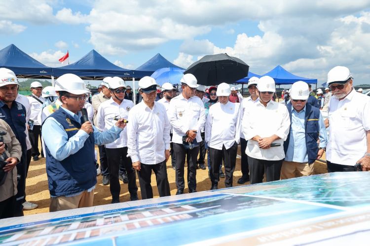 unjungan Kerja Pimpinan MPR RI ke Ibu Kota Nusantara beserta rombongan meninjau beberapa titik strategis mulai dari persil kawasan legislatif, Masjid Negara IKN, Glamping, Kantor Otorita IKN dan Bandara Internasional Nusantara.